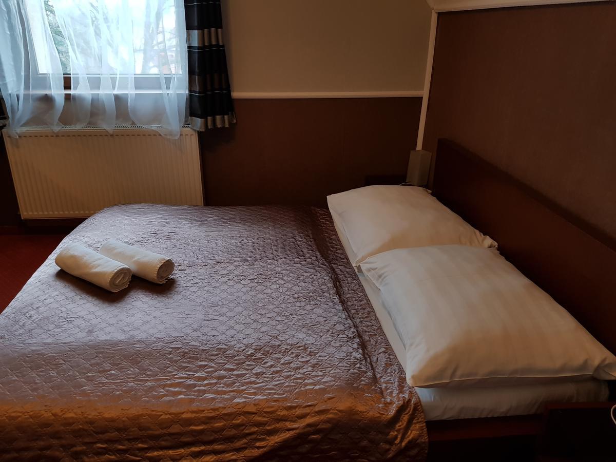 米什科尔茨 杏仁旅馆酒店 外观 照片